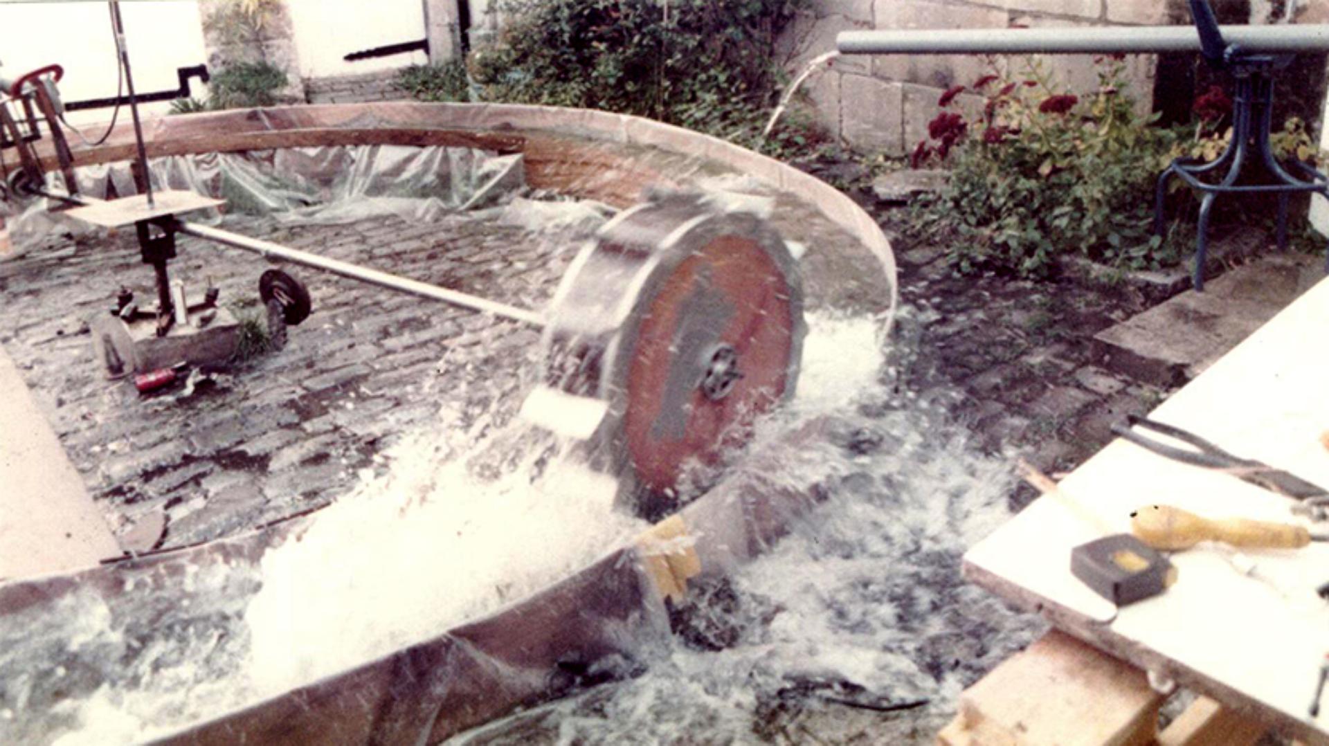 Wheelboat mechanics being tested in a water tank
