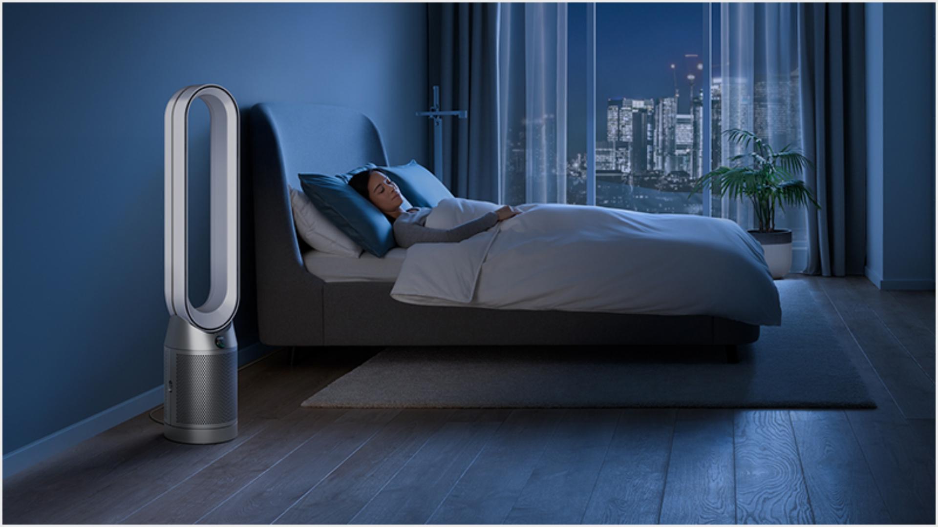 Someone sleeping peacfeully in a hotel room purified by a Dyson purifier